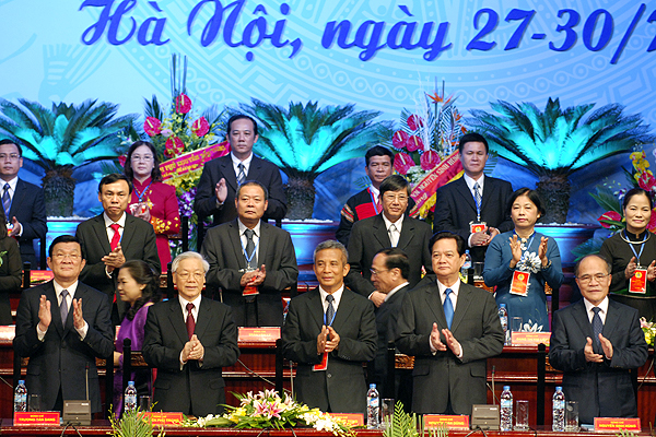 Cùng với các đồng chí lãnh đạo Đảng, Nhà nước, Quốc hội, MTTQ Việt Nam, Thủ tướng Nguyễn Tấn Dũng dự Lễ Khai mạc Đại hội Công đoàn lần thứ XI, ngày 28/7.