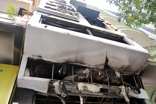 Ch&aacute;y kinh ho&agrave;ng ở tiệm v&agrave;ng, 5 người chết, 4 người bị thương