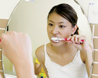 Đánh răng quá thường xuyên có thể gây hỏng men răng