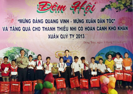 150 phần quà tặng học sinh nghèo nhân dịp xuân Qúy Tỵ