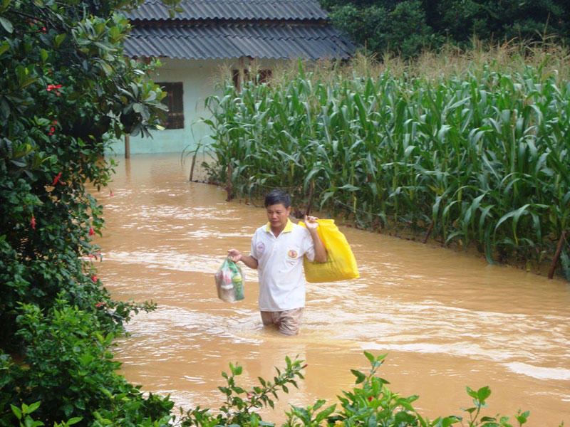 Mưa lớn gây ngập úng trên diện rộng ở Đồng Xoài