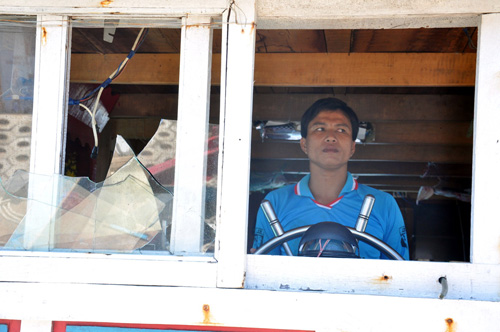 Gi&uacute;p ngư d&acirc;n bị t&agrave;u Trung Quốc uy hiếp ở Ho&agrave;ng Sa d