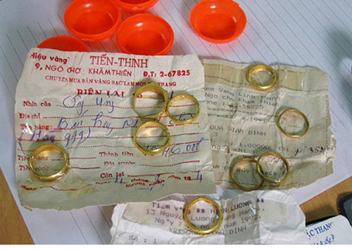 Oshin trộm gần 300 triệu v&igrave; chủ mất cảnh gi&aacute;c 2