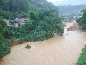 Tìm thấy thi thể người mẹ bị lũ cuốn trôi ở Lào Cai