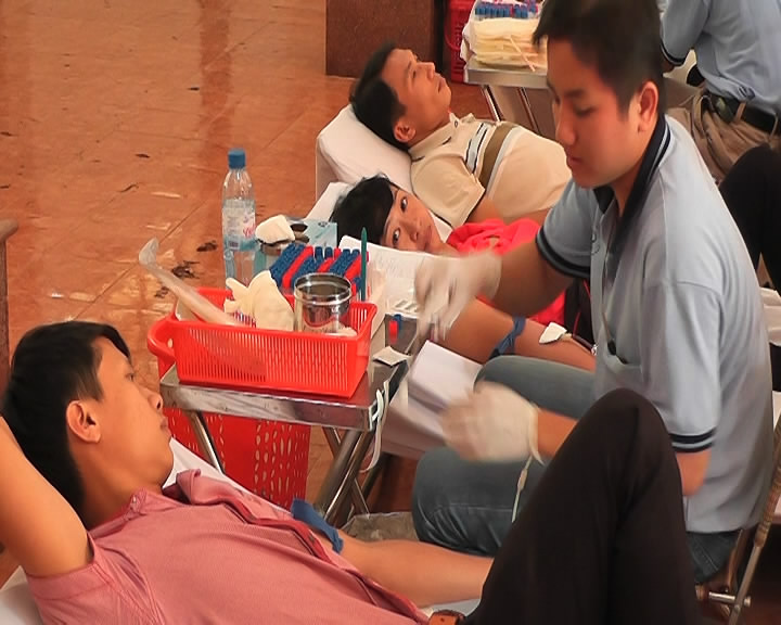 700 thanh niên tham gia hiến máu nhân đạo