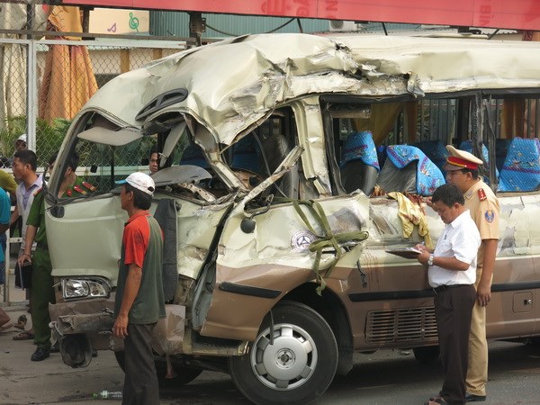 Xe đi chùa gặp nạn khiến 11 người bị thương nặng