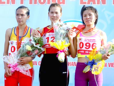 Giải việt dã và bán marathon Báo Tiền Phong lần thứ 52: Trương Thanh Hằng vô địch cự ly 5km nữ