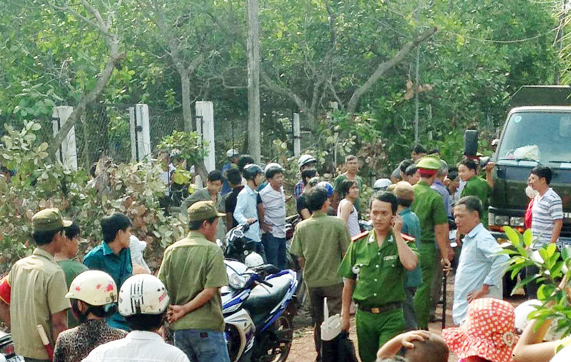 Dựng lại hiện trường vụ &aacute;n hai mạng người tại x&atilde; Tiến Hưng