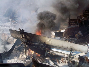 Máy bay vận tải đâm vào 1 khu dân cư tại Congo