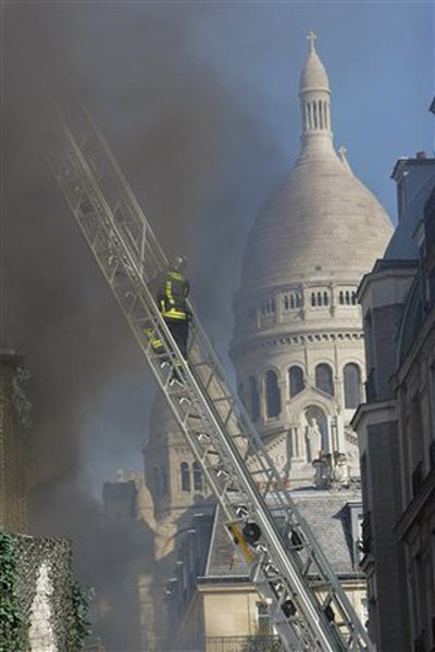Paris, Pháp: Nhà hát Elysée Montmartre 200 năm tuổi bị cháy