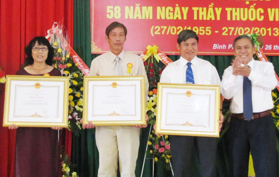 Chăm lo sức khỏe phụ nữ v&agrave; trẻ em