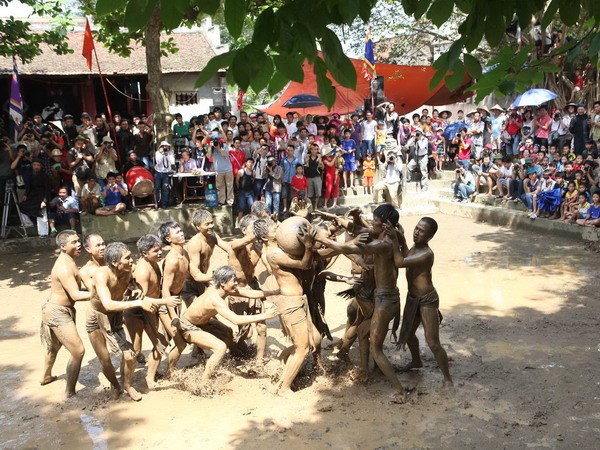 Những hình ảnh về Lễ hội Vật cầu bùn đặc sắc ở Bắc Giang