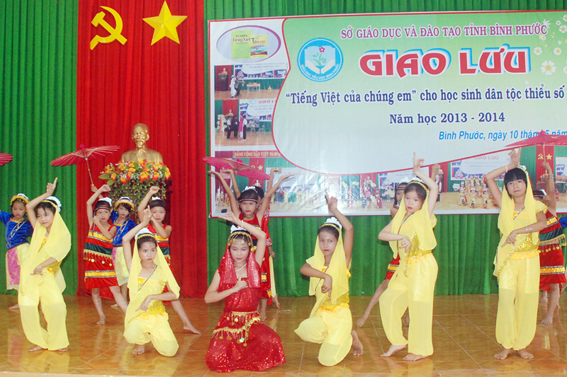 Trên 200 học sinh dân tộc thiểu số giao lưu “Tiếng Việt của chúng em”