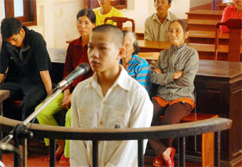 Giết bạn nhậu, l&atilde;nh &aacute;n 13 năm t&ugrave;