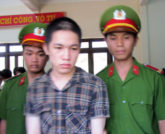 Hi&ecirc;́p d&acirc;m cháu bé 6 tu&ocirc;̉i, lãnh án 13 năm tù