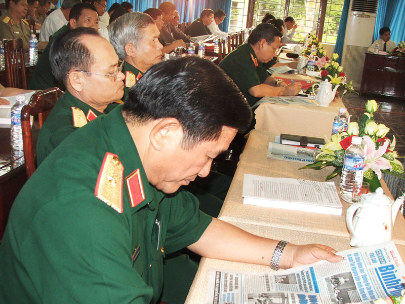 Đẩy mạnh việc mua v&agrave; đọc b&aacute;o, tạp ch&iacute; của Đảng