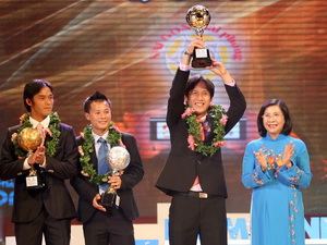 Minh Phương và Kim Hồng đoạt Quả bóng Vàng 2010