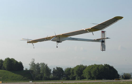 Chuyến bay quốc tế đầu tiên bằng máy bay năng lượng mặt trời