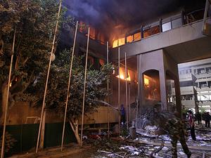 NATO không kích vào tòa nhà chính phủ ở Tripoli