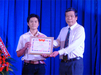 168 thí sinh trúng tuyển khóa Đại học vừa làm vừa học K2010 Bình Phước 2
