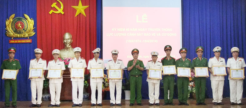 Kỷ niệm 40 năm ng&agrave;y truyền thống lực lượng cảnh s&aacute;t cơ động