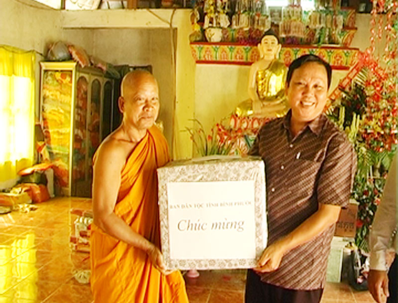 Ban Dân tộc tỉnh và huyện Chơn Thành, Lộc Ninh, Đồng Phú chúc tết đồng bào Khơme