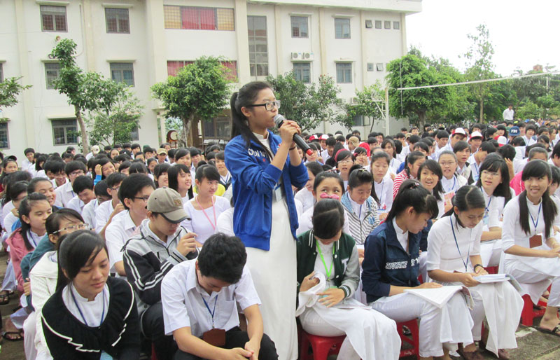 Đo&agrave;n trường THPT H&ugrave;ng Vương: Thi đua học tập v&agrave; l&agrave;m theo lời B&aacute;c