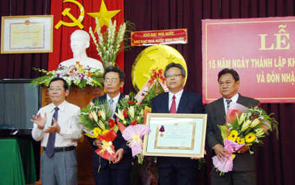 Lễ kỷ niệm 15 th&agrave;nh lập Kho bạc Nh&agrave; nước B&igrave;nh Phước v&agrave; đ&oacute;n nhận Hu&acirc;n chương Lao động hạng Nh&igrave;