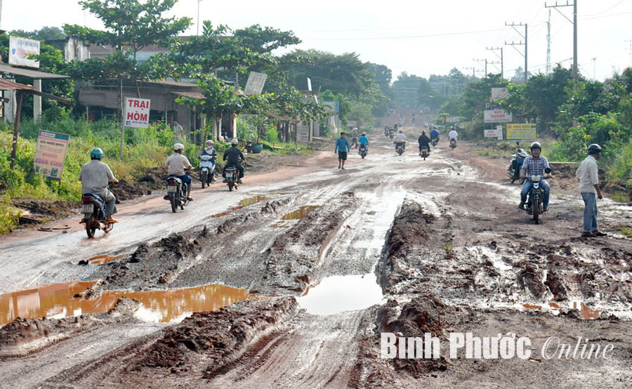Bất cập trong thu ph&iacute; m&ocirc;t&ocirc; bảo tr&igrave; đường bộ