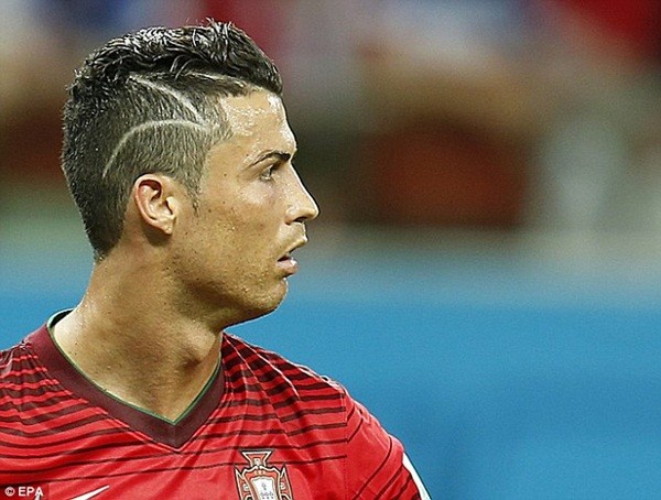 Câu chuyện xúc động đằng sau kiểu tóc điệu đà của Ronaldo