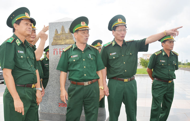 Kiểm tra c&ocirc;ng t&aacute;c bi&ecirc;n ph&ograve;ng tại B&igrave;nh Phước