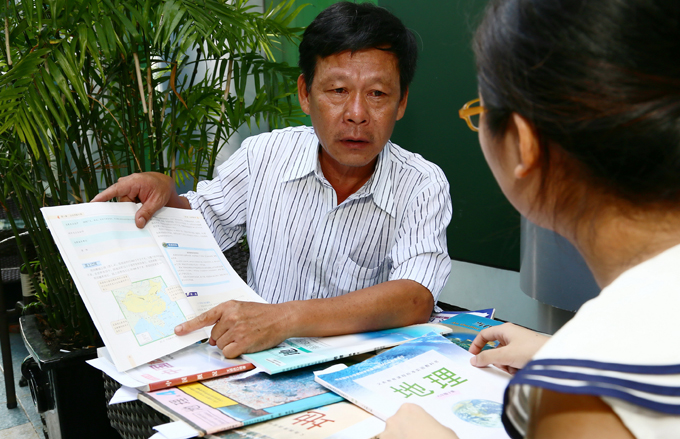 Trung Quốc dạy g&igrave; trong s&aacute;ch gi&aacute;o khoa? 