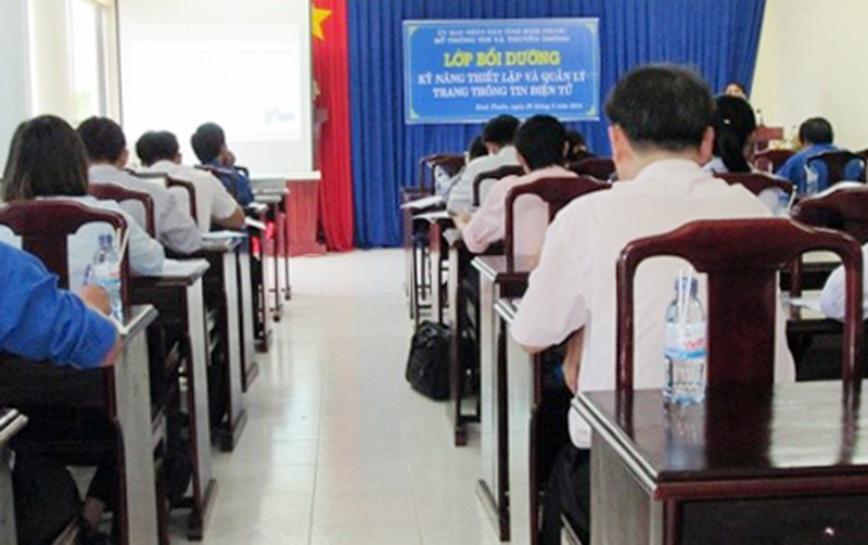 60 c&aacute;n bộ dự tập huấn thiết lập v&agrave; quản l&yacute; trang th&ocirc;ng tin điện tử