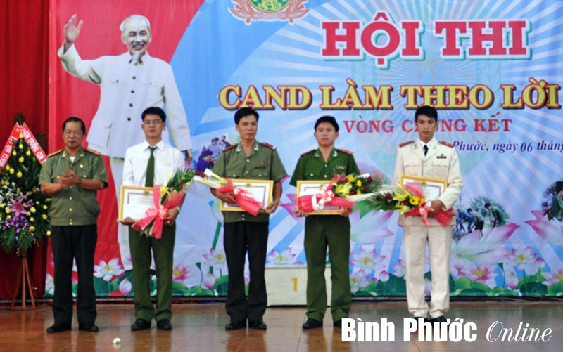 Lực lượng c&ocirc;ng an thi &ldquo;c&ocirc;ng an l&agrave;m theo lời B&aacute;c&rdquo;