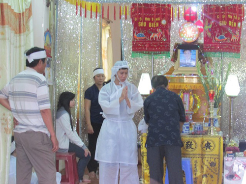 Vụ bị đ&aacute;nh chết sau khi CSGT đo nồng độ cồn: Lời kể của t&agrave;i xế taxi chở nạn nh&acirc;n đến bệnh viện