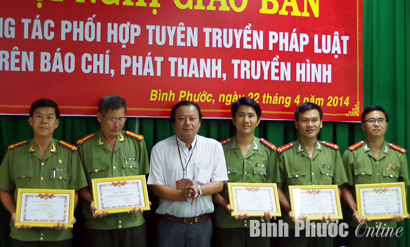 Đội tuy&ecirc;n truyền C&ocirc;ng an tỉnh: 751 tin, b&agrave;i phản &aacute;nh an ninh trật tự v&agrave; x&acirc;y dựng lực lượng