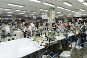 Ba năm t&ugrave; cho kẻ k&iacute;ch động đập ph&aacute; t&agrave;i sản doanh nghiệp