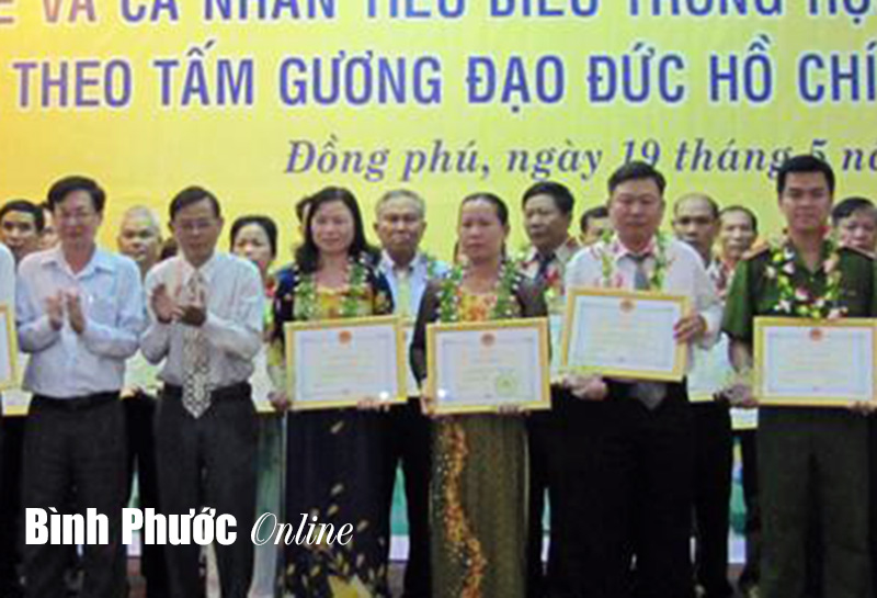 Những c&aacute;n bộ, đảng vi&ecirc;n mẫu mực