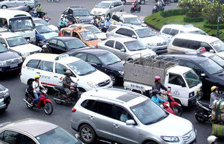 Ô tô - quá tải về thuế và phí