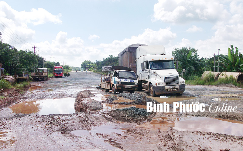 Gi&aacute;m đốc Sở GT-VT trả lời kiến nghị của cử tri