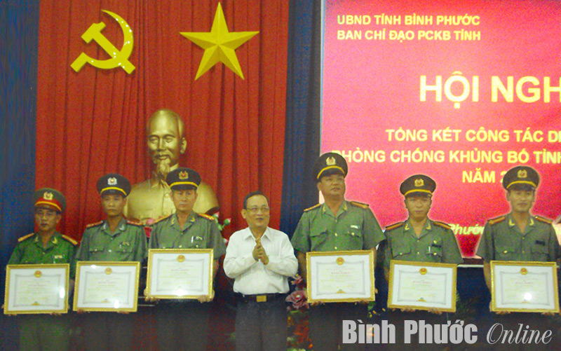 R&uacute;t kinh nghiệm diễn tập ph&ograve;ng, chống khủng bố năm 2013