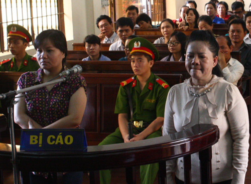 Xét xử vụ 2 nữ cán b&ocirc;̣ c&ocirc;ng an tham &ocirc; hơn 7 tỉ đ&ocirc;̀ng