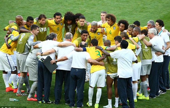 Hút chết trước Chile, HLV Scolari luôn miệng trách cứ Neymar