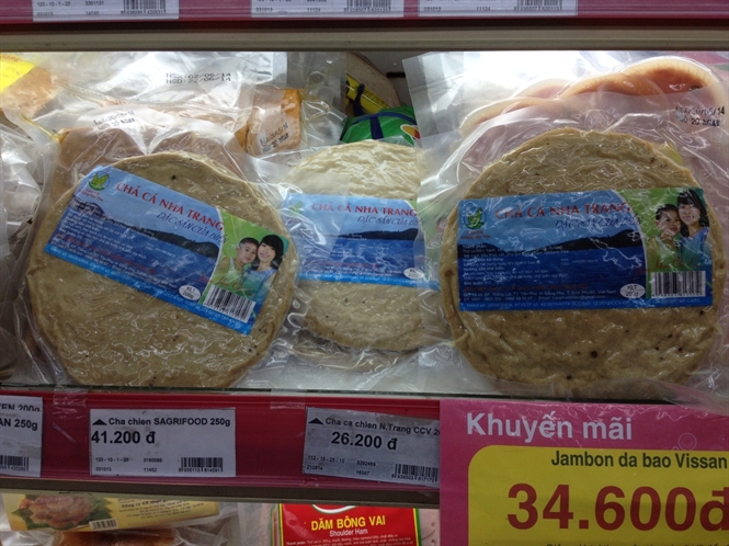 "Phù phép" chả cá bẩn vào siêu thị: Sản xuất chui?