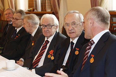 GS, Viện sĩ Nga n&oacute;i về &ldquo;nhiệm vụ đặc biệt&rdquo;: Giữ g&igrave;n thi h&agrave;i Chủ tịch Hồ Ch&iacute; Minh