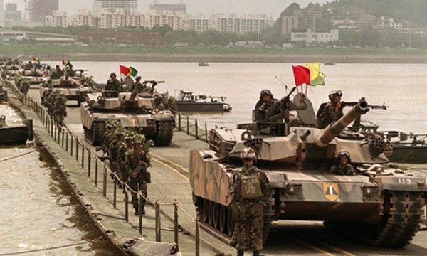 Một người Mỹ tìm cách bơi sang Triều Tiên gặp Kim Jong-un bị bắt