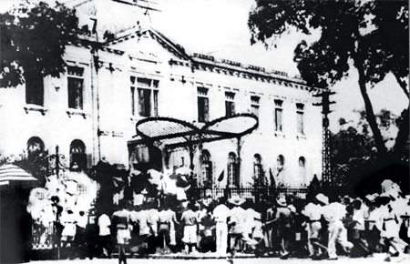 Ph&aacute;t huy tinh thần C&aacute;ch mạng Th&aacute;ng T&aacute;m trong x&acirc;y dựng v&agrave; bảo vệ Tổ quốc