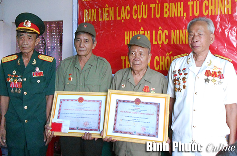 2 tập thể cựu t&ugrave; ch&iacute;nh trị C&ocirc;n đảo, Ph&uacute; Quốc được tặng danh hiệu Anh h&ugrave;ng Lực lượng vũ trang nh&acirc;n d&acirc;n