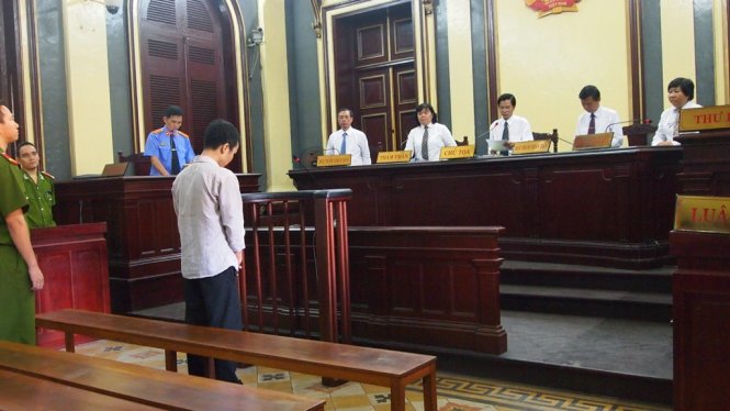 Hung thủ giết vợ rồi tự tử ngồi t&ugrave; 20 năm