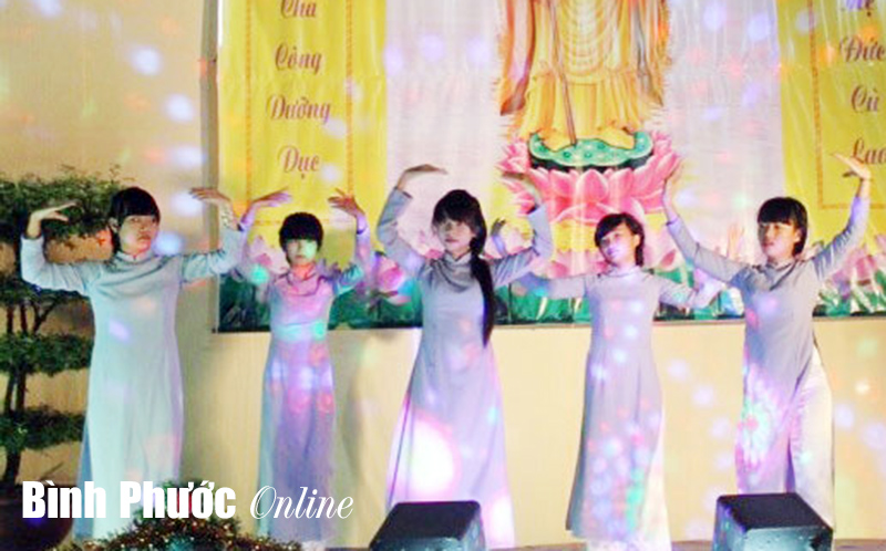 Đ&ecirc;m nhạc từ thiện g&acirc;y quỹ học bổng tại ch&ugrave;a Ph&uacute;c Hậu